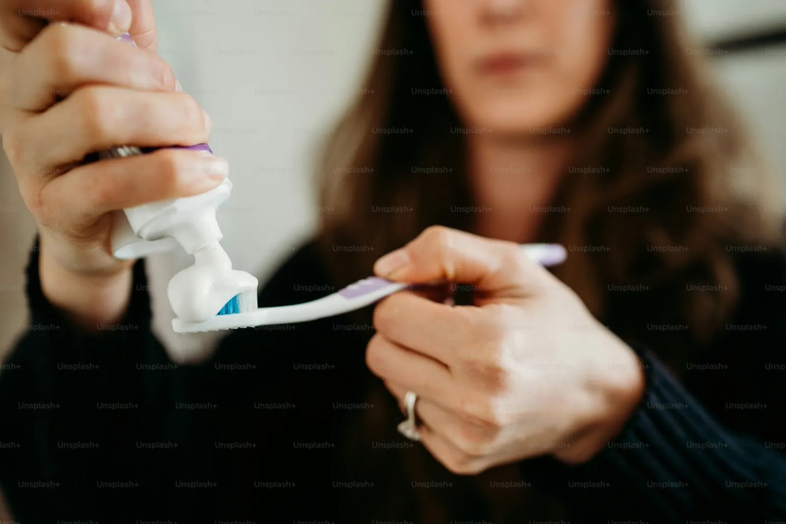 Межзубная щётка и ирригатор — дополнительные инструменты гигиены рядом с зубной щёткой